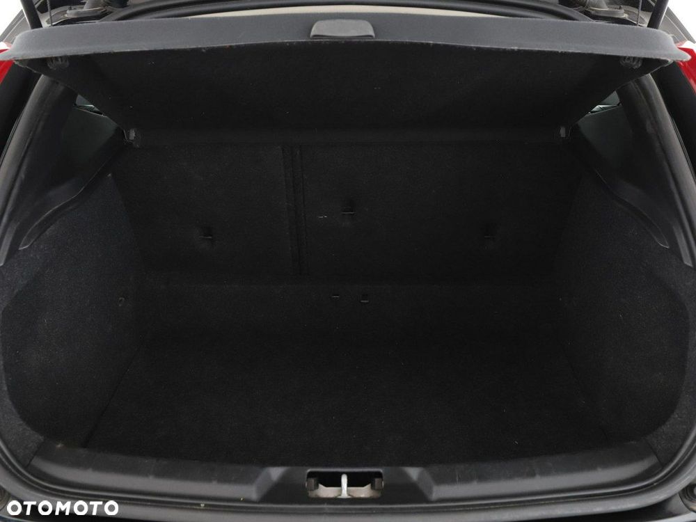 Volvo V40 T2 Momentum - 21