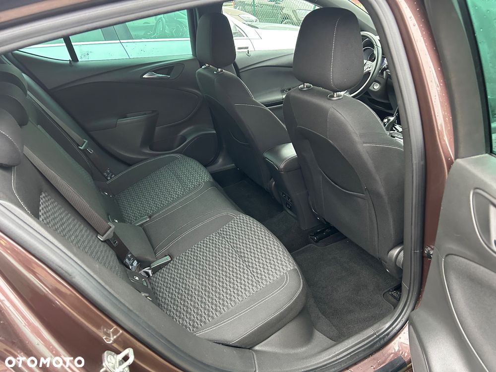 Opel Astra 1.4 Turbo Business - 11