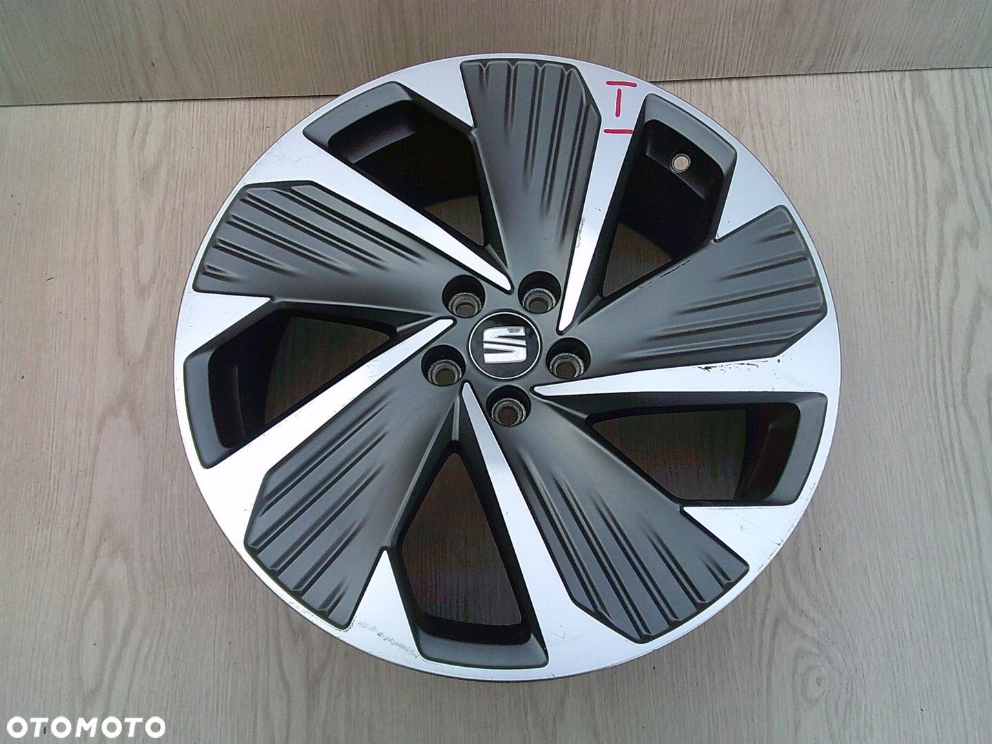 SEAT ARONA FELGA 8 x 18 ET47 6F9601025G - 1