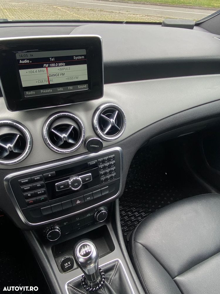 Mercedes-Benz CLA 180 Urban - 12