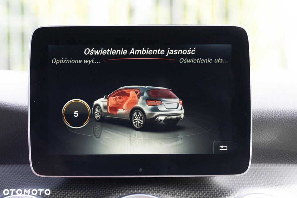 Mercedes-Benz GLA - 21