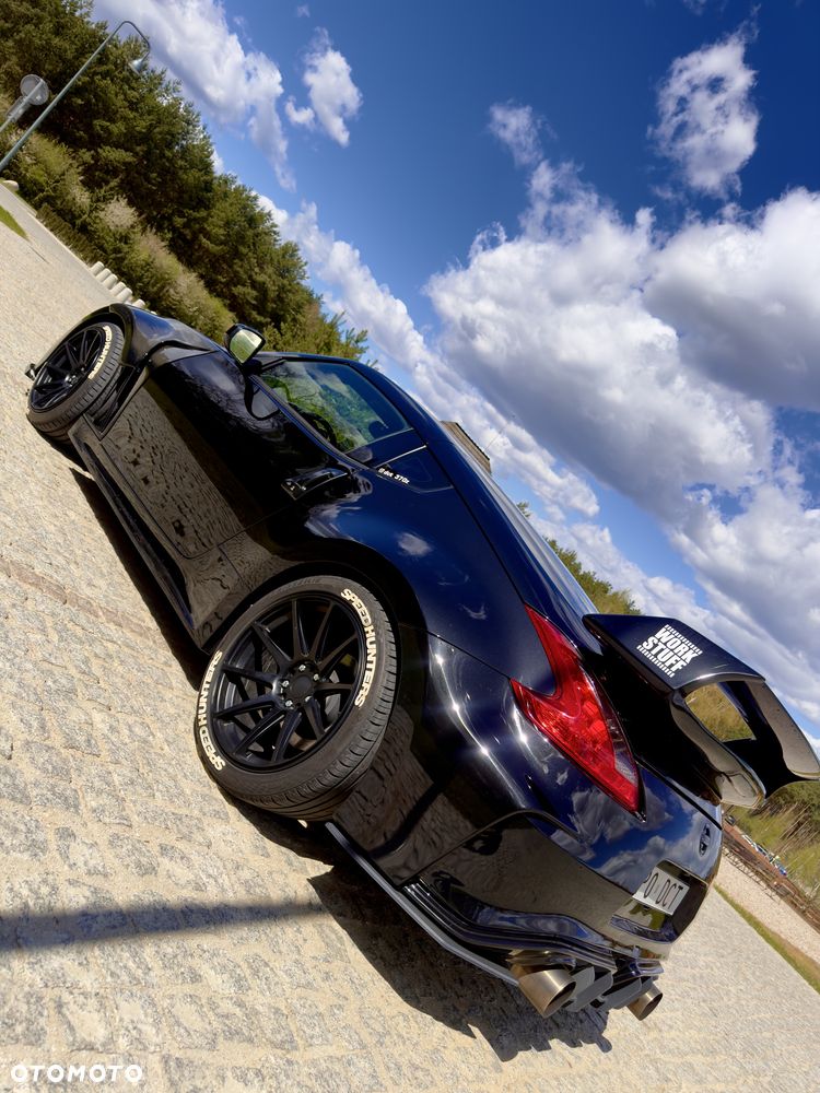 Nissan 370 Z - 7