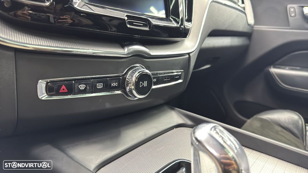 Volvo XC 60 2.0 T8 PHEV R-Design AWD - 16