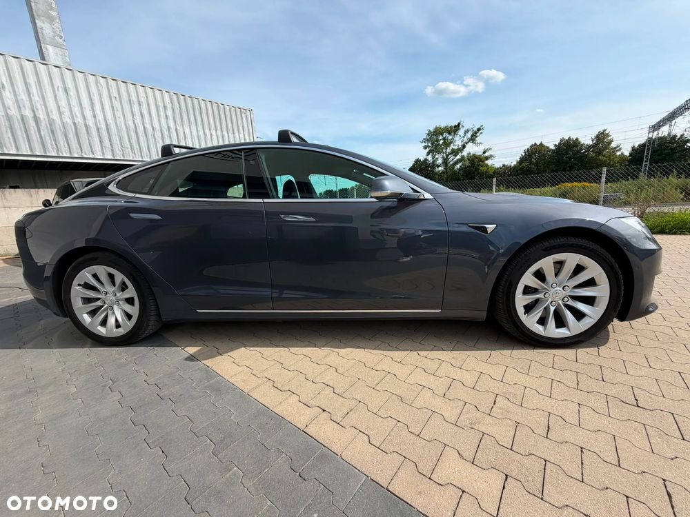 Tesla Model S - 6