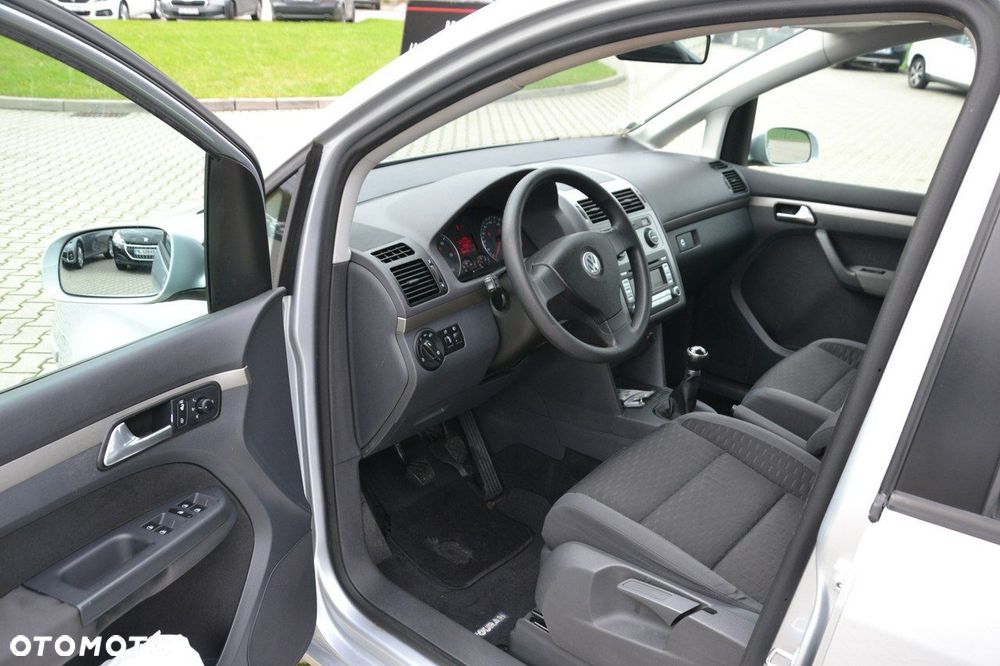Volkswagen Touran - 16