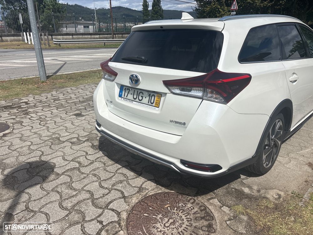 Toyota Auris Touring Sports 1.8 HSD Comfort+P.Sport - 4