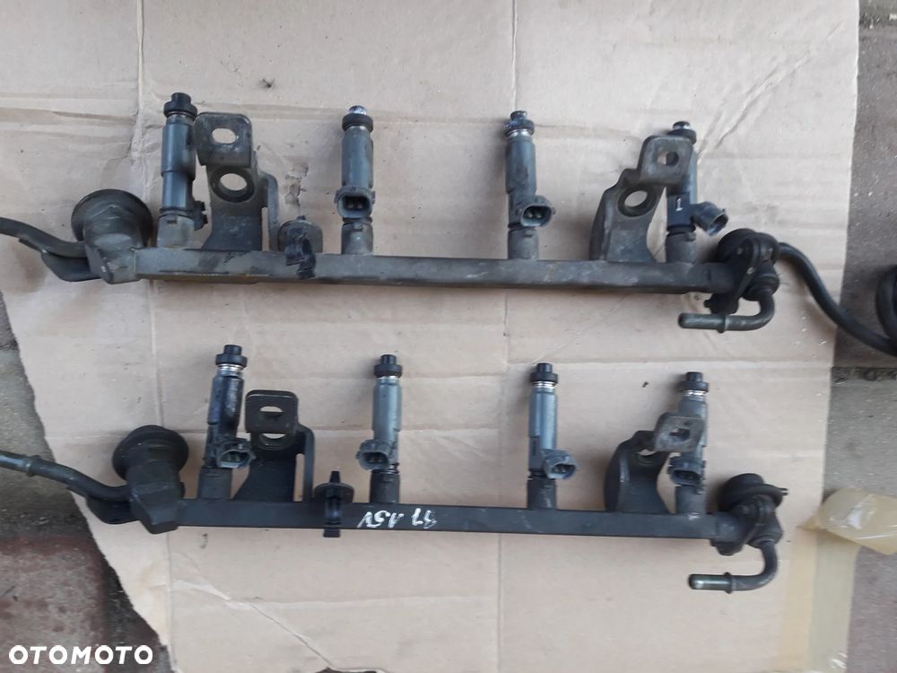 Mazda 323 323f bj 98-03  1.3 1.5 1.6 16V Wtryski Listwa wtryskowa - 2