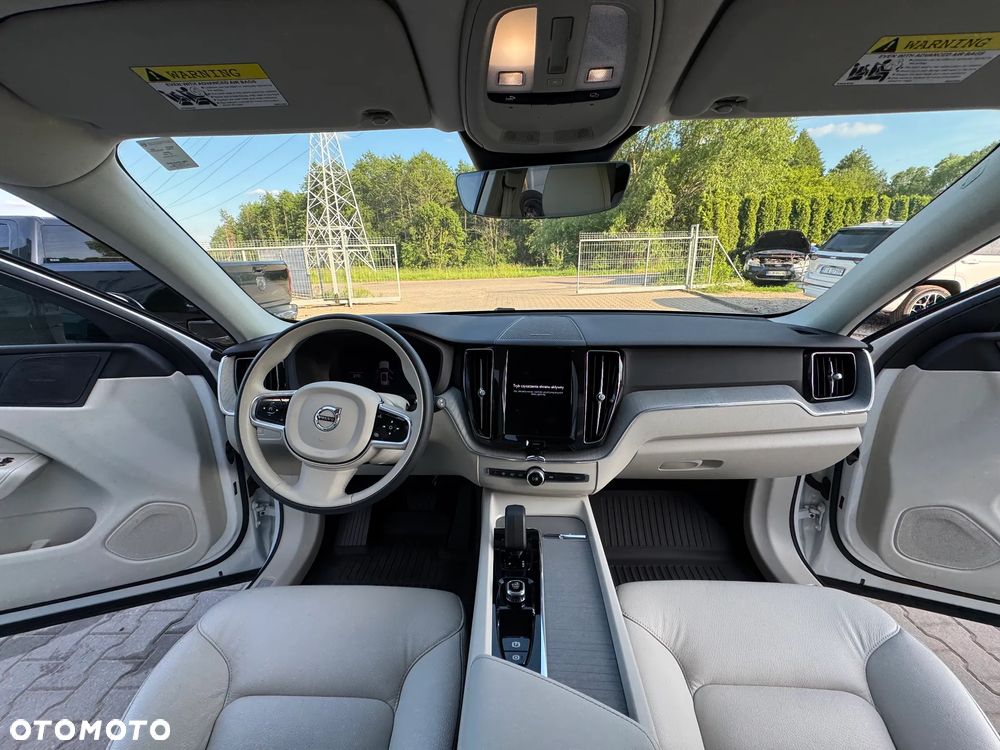 Volvo XC 60 B5 B AWD Plus Dark - 17