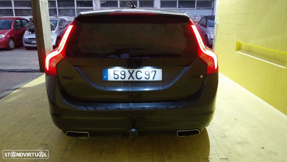 Volvo V60 D6 Plug-In-Hybrid AWD Geartronic Summum - 25