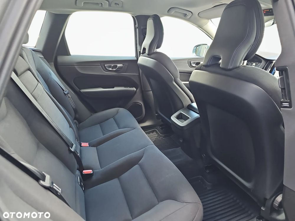 Volvo XC 60 B4 B Momentum Pro - 11