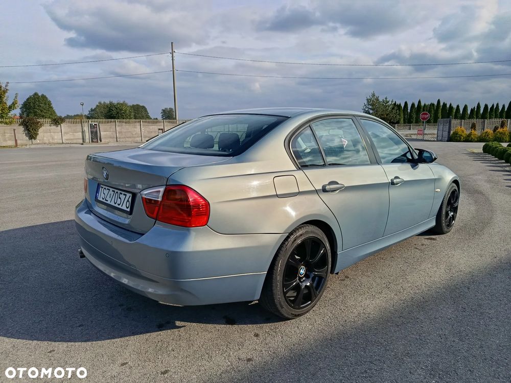 BMW Seria 3 320i - 5