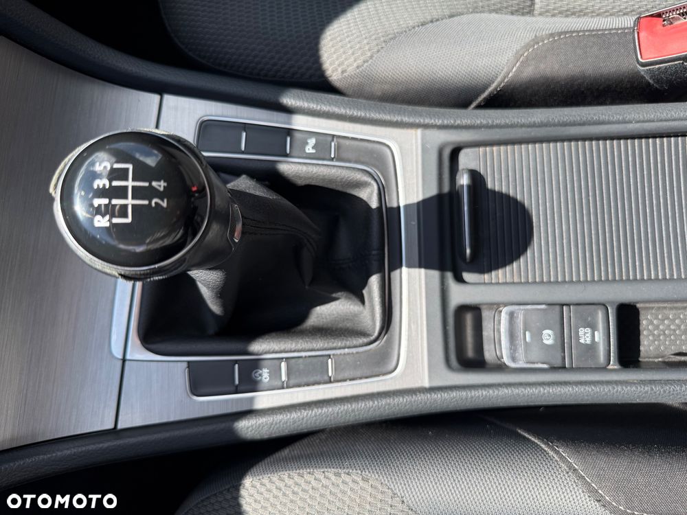 Volkswagen Golf - 24