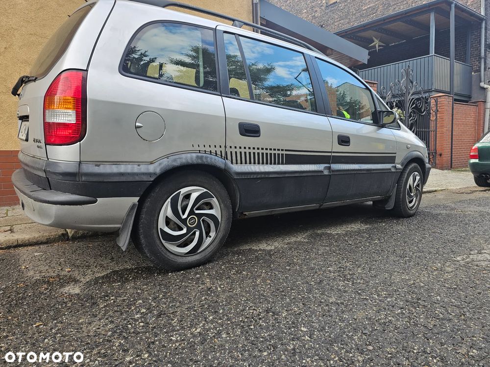 Opel Zafira 1.6 16V Comfort - 3