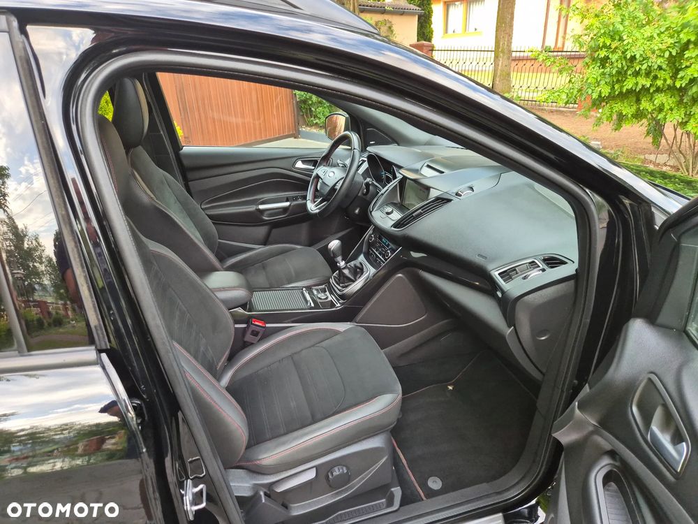 Ford Kuga 1.5 EcoBoost 2x4 ST-Line - 19