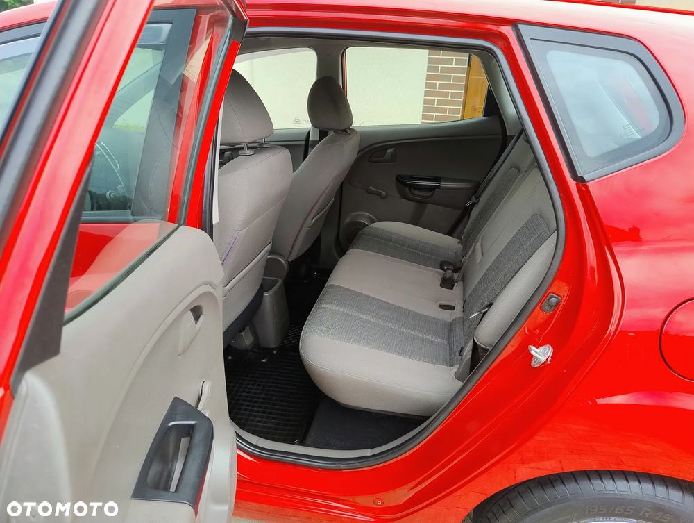 Kia Venga - 11