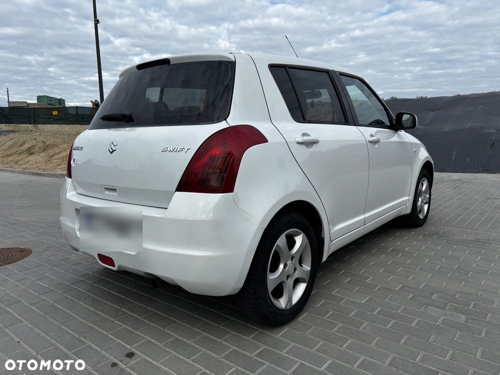 Suzuki Swift - 4
