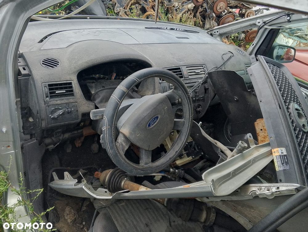 Ford Focus C-Max (03-06r.) 1.6D 119KM. Silnik DV6 Skrzynia MTX75 lakier O3 - Moondust Silver (Metallic). Cały na części GWARANCJA !!!!  Przód Tył Zestaw Komplet Drzwi Klapa Zderzak Błotnik Maska Grill Atrapa Szyba Pas Lampa Lusterko Boczki Fotel Kanapa Kokpit Deska Rozdzielcza Przełącznik Włącznik Sterownik Przewody Wiązka Instalacja Moduł Komputer Czujnik Listwa Pompa Alternator Wtryski Głowica Rozrusznik Kompresor Sprzęgło Dwumas Silnik Skrzynia ABS Klimatyzacji Paliwa Wspomagania Kolektor Turbina Przepustnica Zawór Chłodnica Koło Hak Belka Sanki Zawieszenie Mcpherson Półoś Amortyzator Wydech Tłumik Zacisk Most - 3