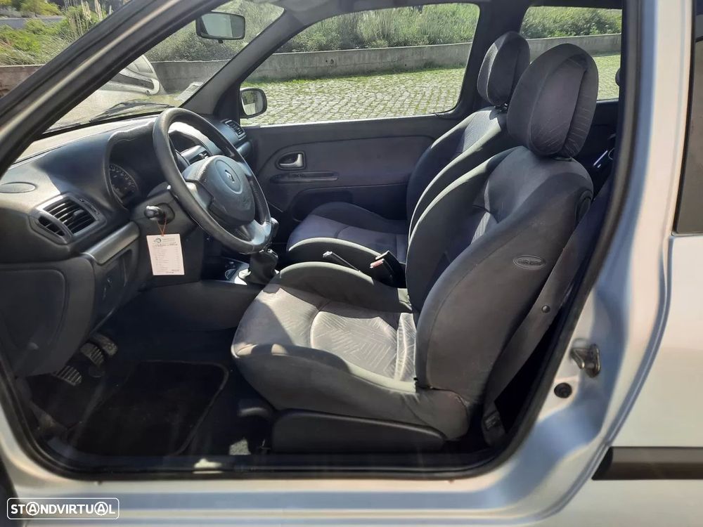 Renault Clio 1.2 16V Confort Privilège - 5