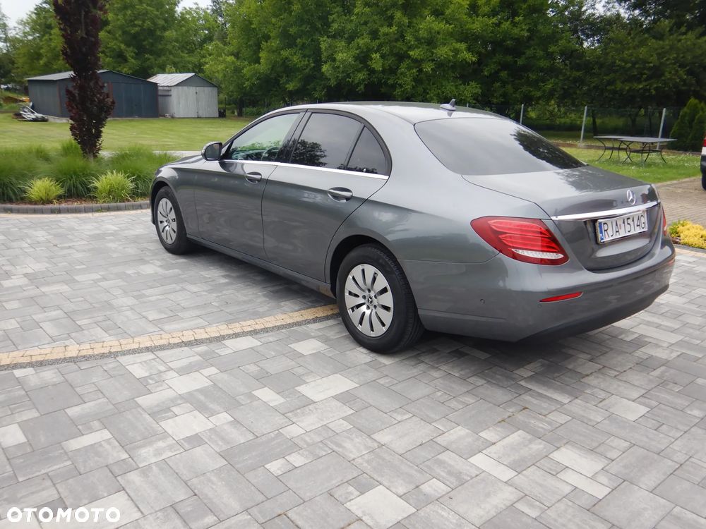 Mercedes-Benz Klasa E 220 d 9G-TRONIC Exclusive - 4