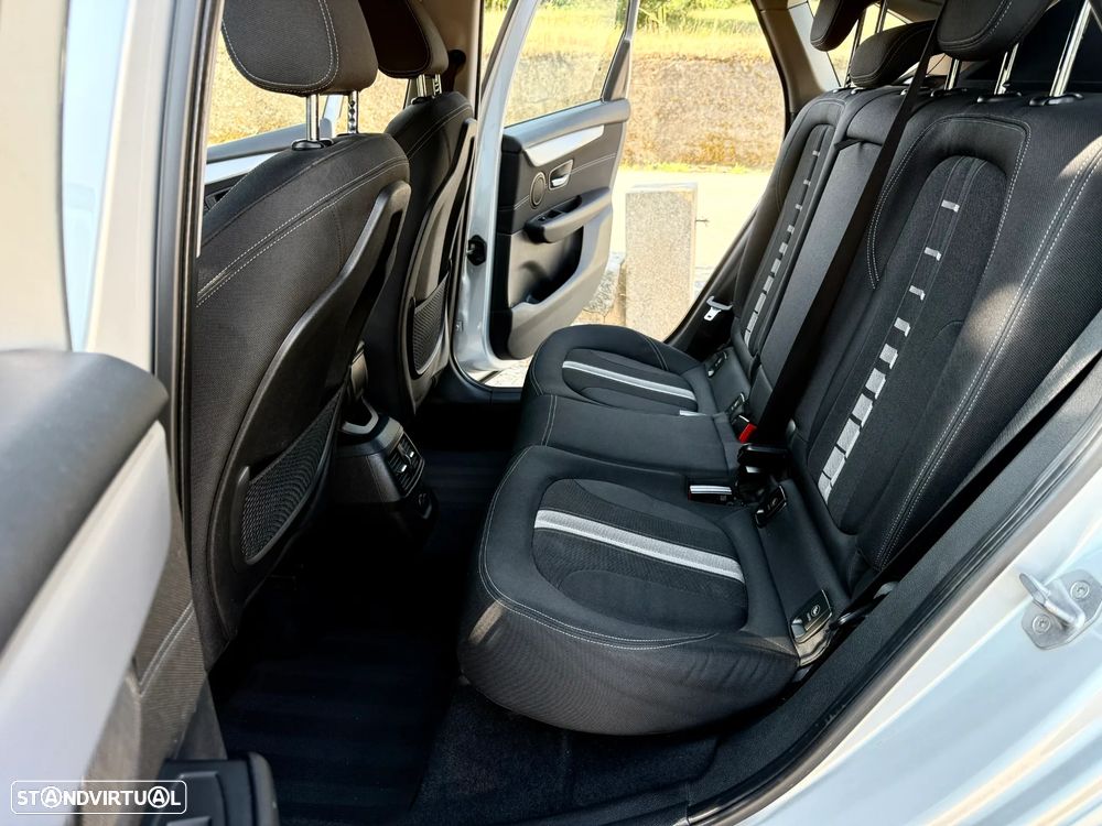 BMW 218 Active Tourer d Line Sport - 24
