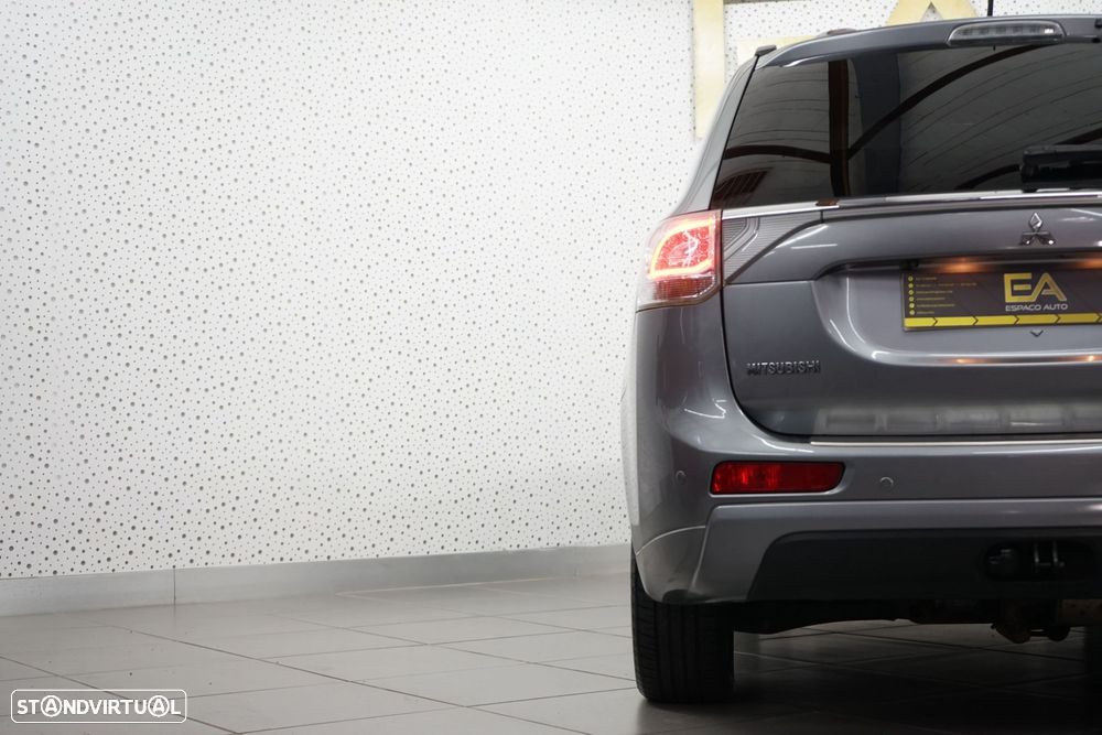 Mitsubishi Outlander 2.0 4WD Plus - 7