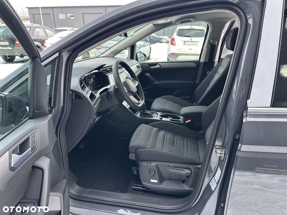 Volkswagen Touran - 34