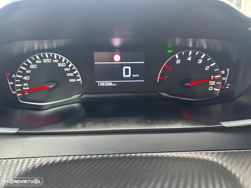 Peugeot 2008 1.5 BlueHDi Allure Pack - 28