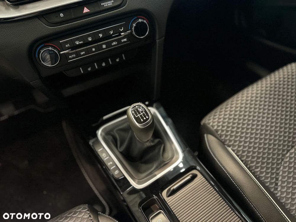 Kia Ceed - 13