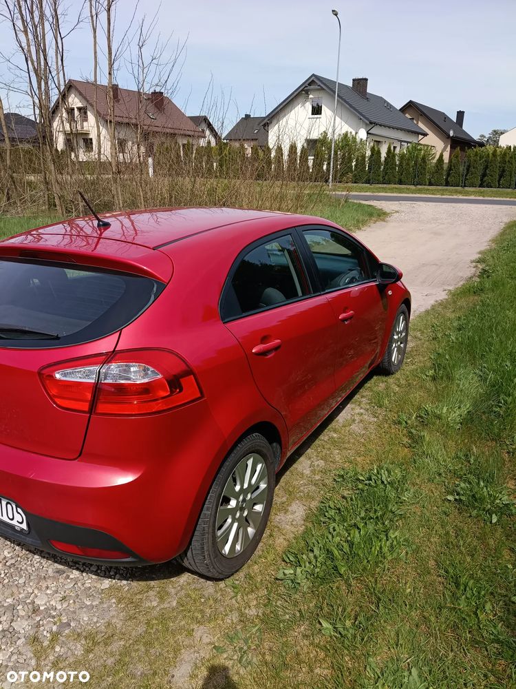 Kia Rio - 4
