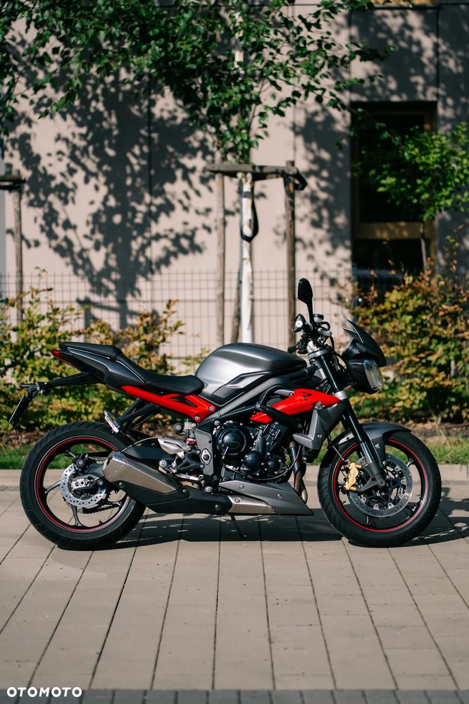 Triumph Street Triple - 1