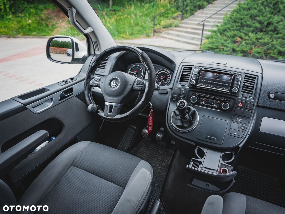 Volkswagen Multivan - 16