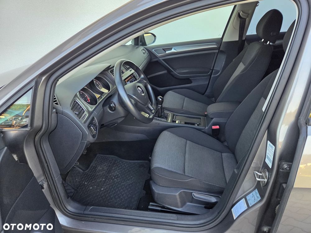 Volkswagen Golf - 8