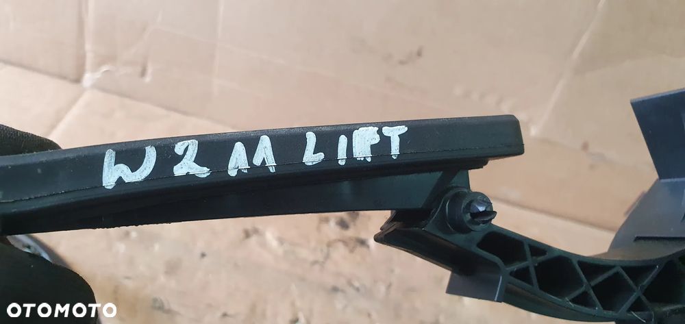 Pedał potencjometr gazu Mercedes E-Klasa W211 A2113000904 - 8