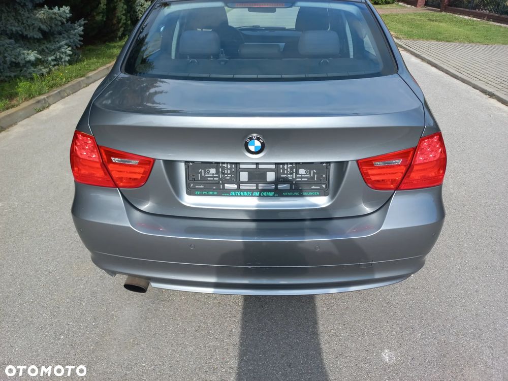 BMW Seria 3 318i Edition Exclusive - 16