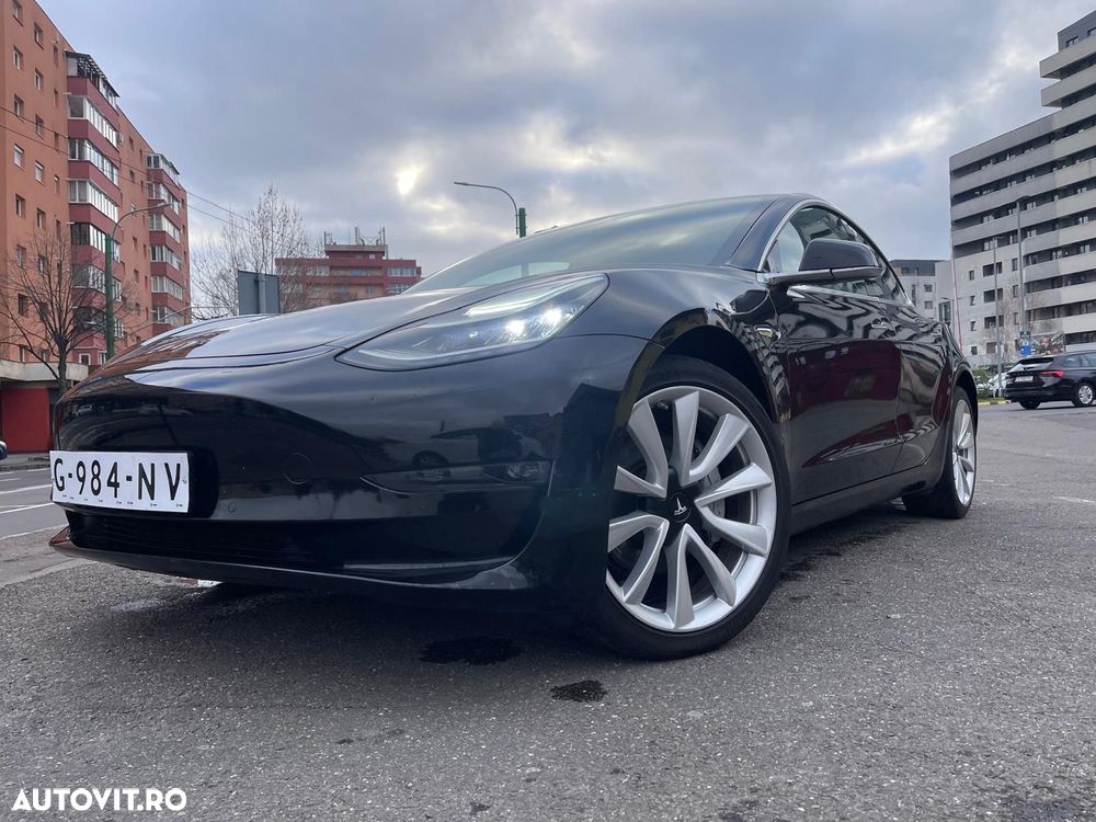 Tesla Model 3 - 3