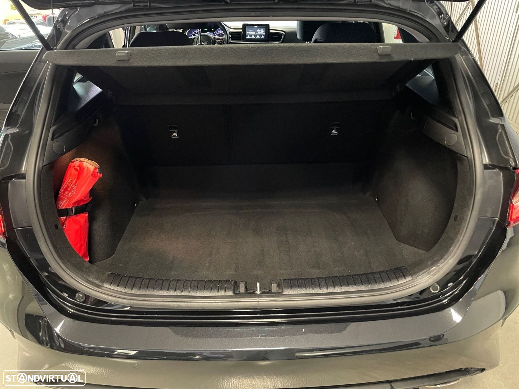 Kia Ceed 1.0 T-GDI Urban - 28