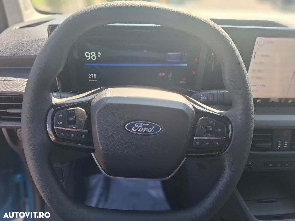 Ford Transit Courier - 13