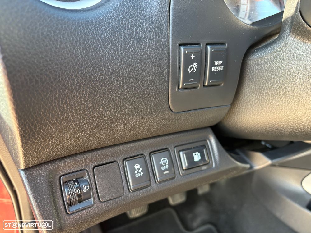 Nissan Navara 2.3 dCi CD 4WD N-Connecta Nav - 23