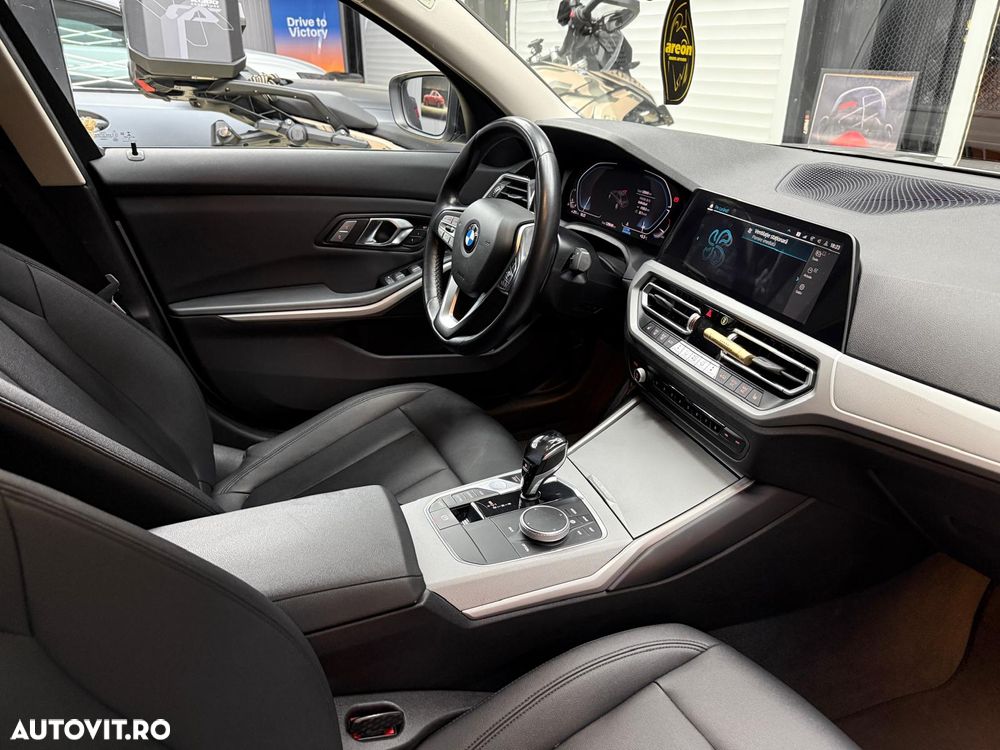 BMW Seria 3 320i AT - 31