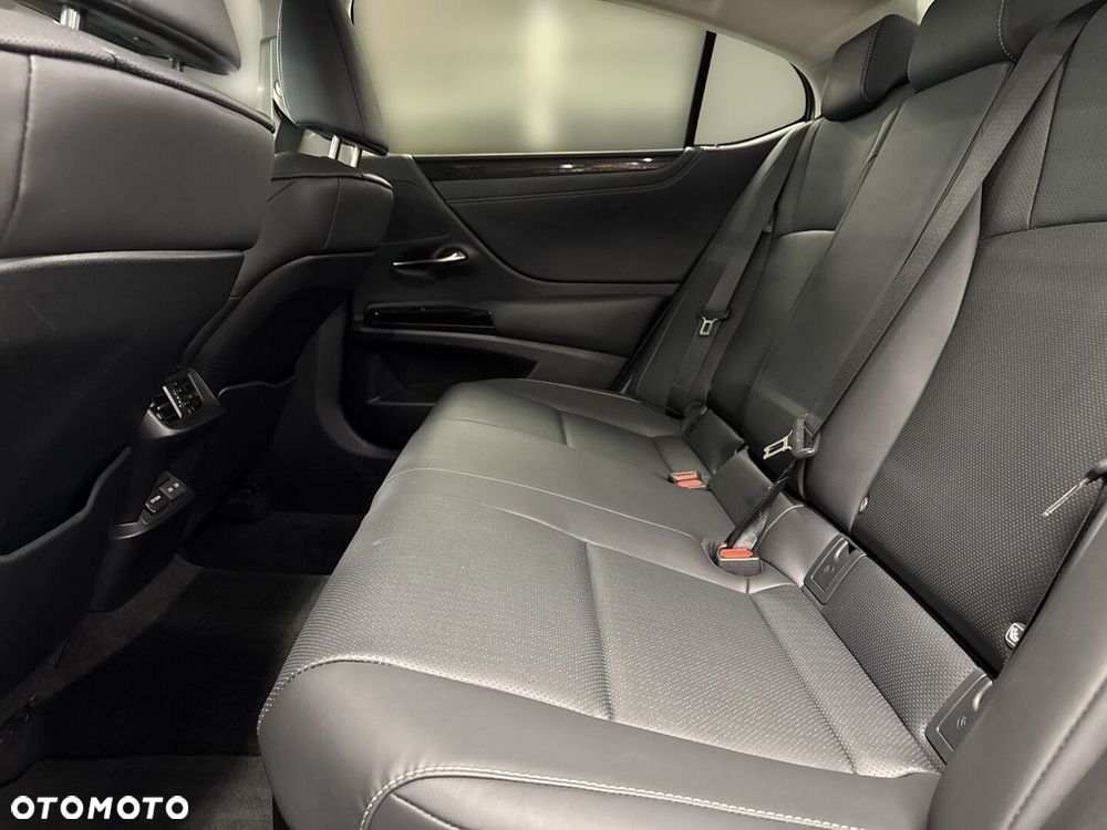 Lexus ES 300h Business Edition - 10