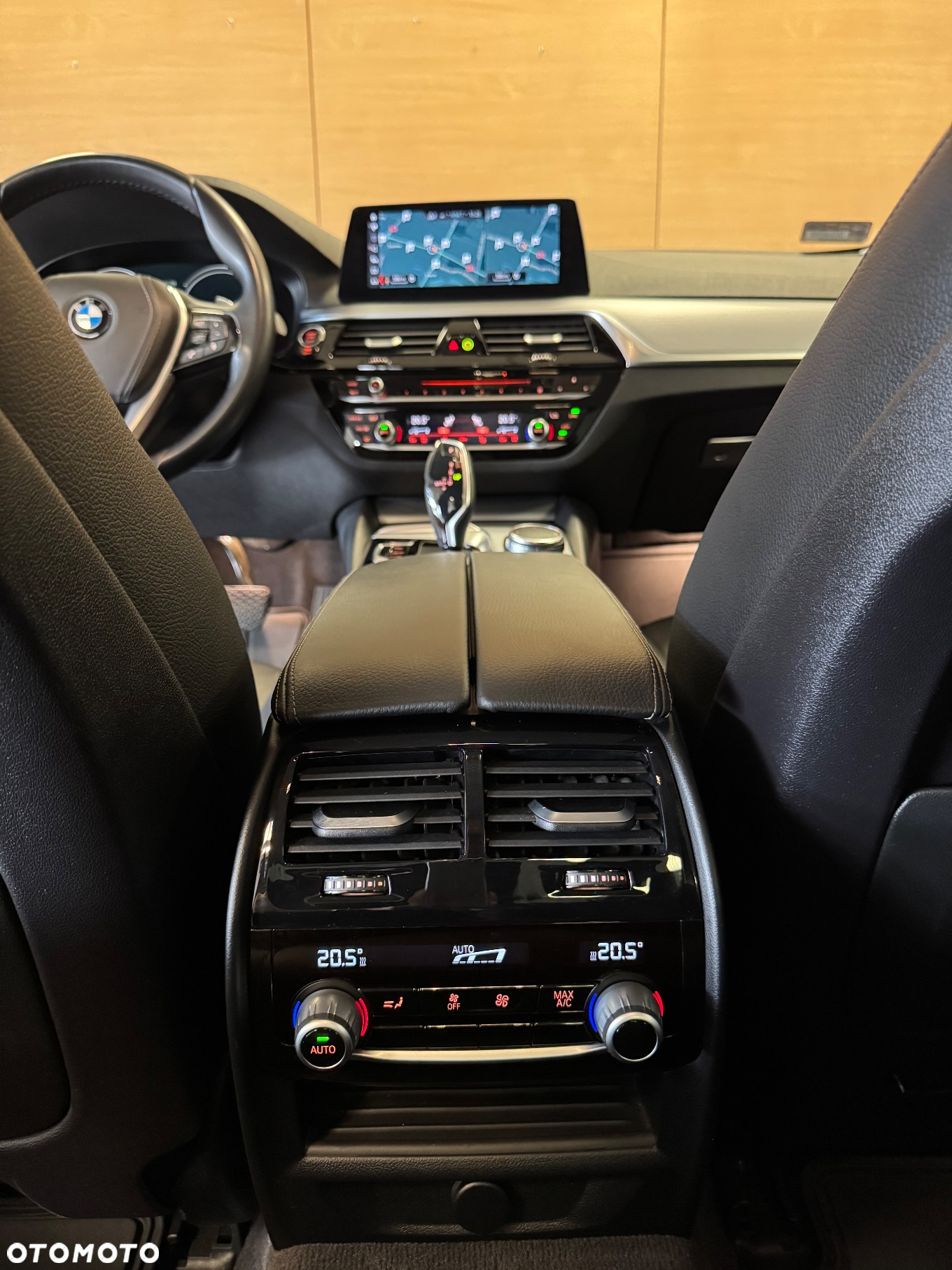 BMW Seria 5 520d xDrive - 12