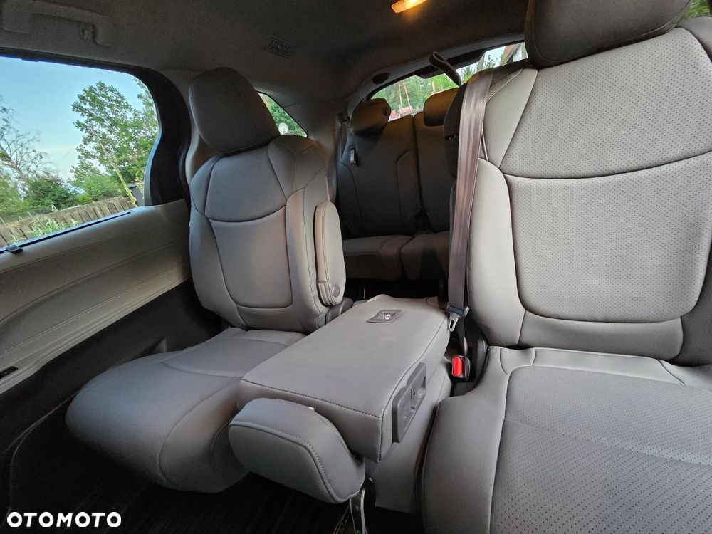 Toyota Sienna - 11