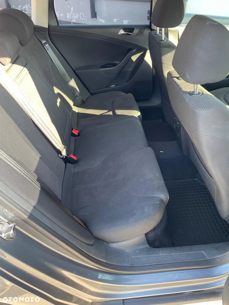 Volkswagen Passat 1.9 TDI Comfortline - 11