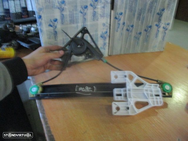 Elevador Sem Motor 8X4839462 AUDI A1 2012 5P TD AUDI A1 SPORTBACK 8X FASE 2  2017 1.6TDI 115CV 5P PRETO TD - 3