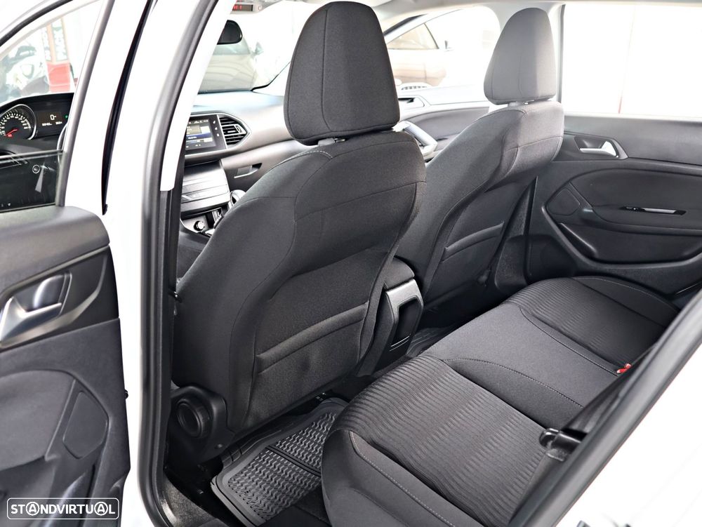 Peugeot 308 1.6 BlueHDi Active J17 - 25