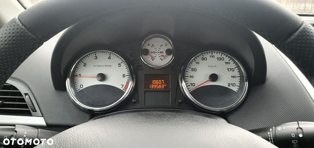 Peugeot 207 - 25