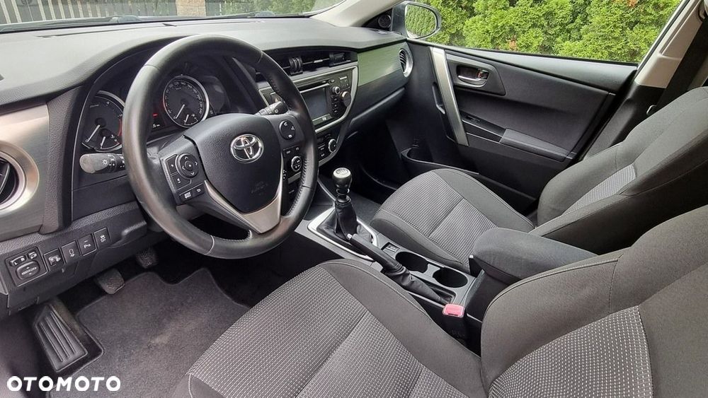 Toyota Auris - 11