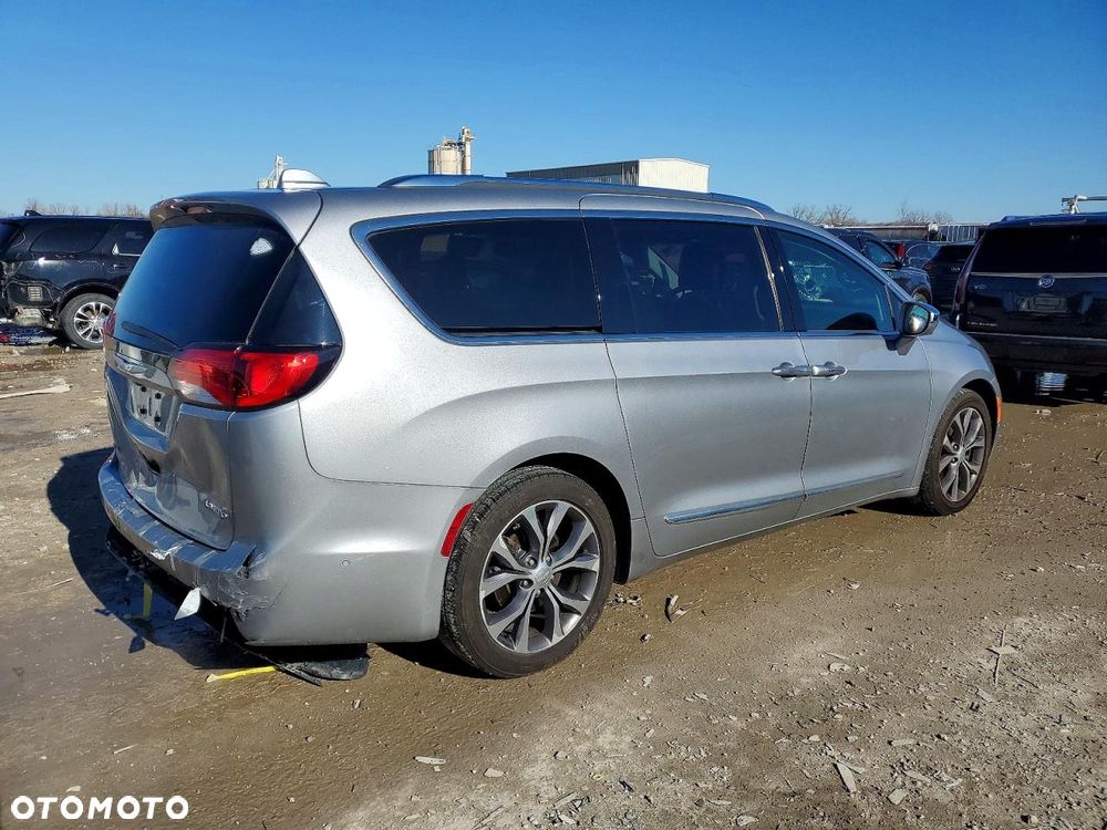 Chrysler Pacifica - 3