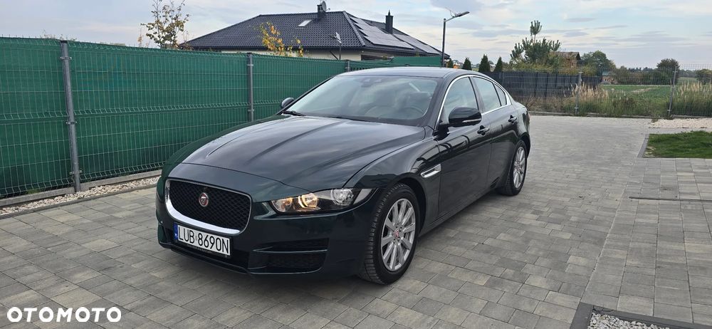 Jaguar XE 2.0 T Prestige - 3