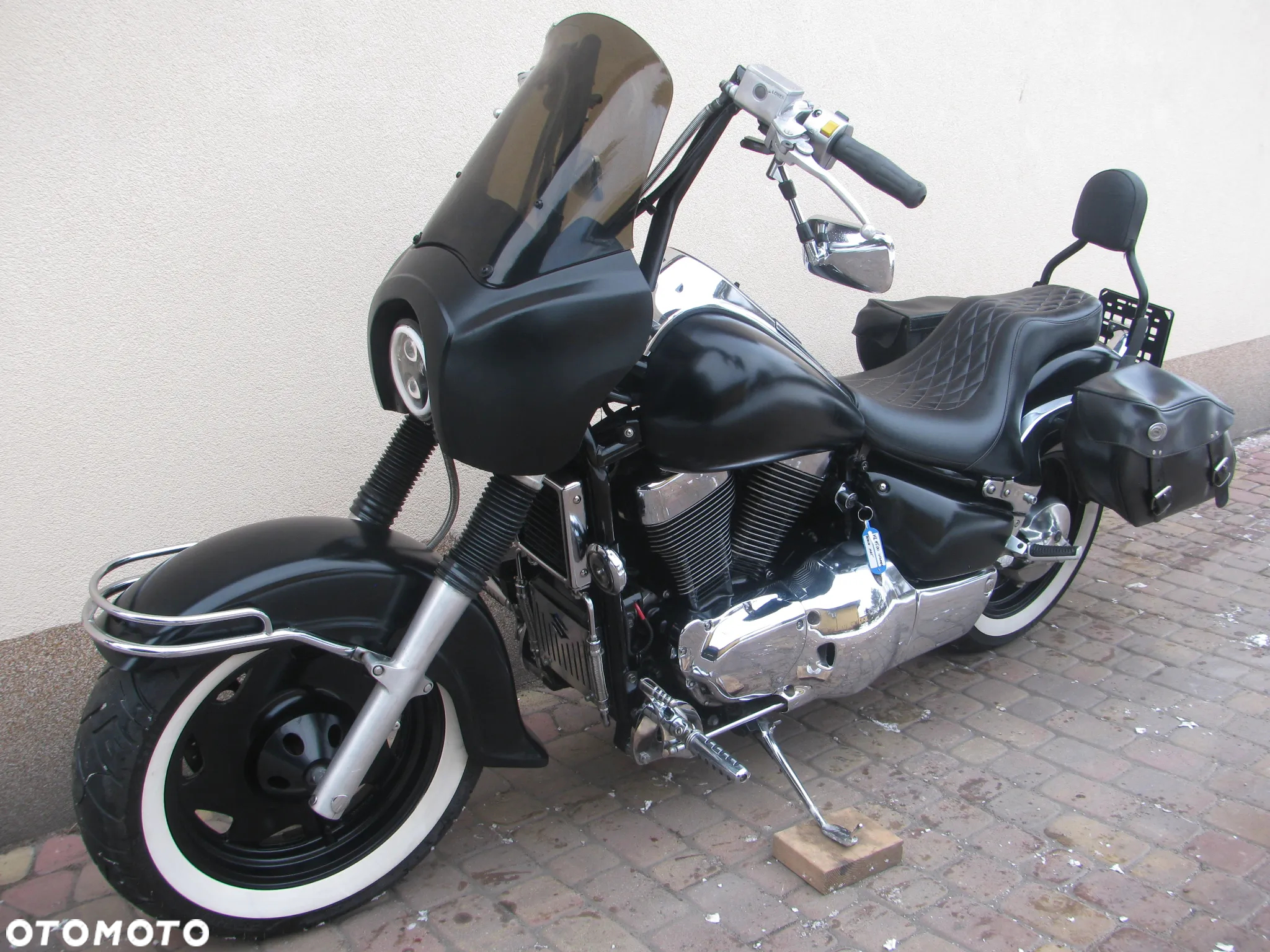Suzuki Intruder - 22